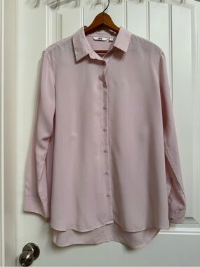 Uniqlo Soft Pink Easy Buttoned Blouse. Size M